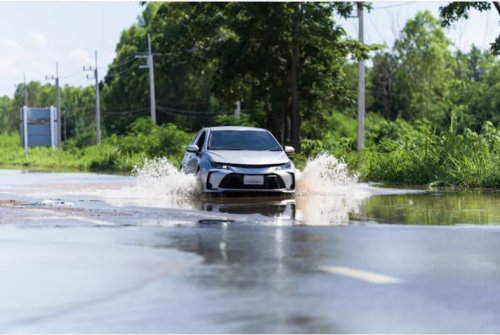 I (Barely) Escaped When Rain Swamped the Highway. Here’s What to Do In a Flash Flood on the Road