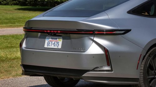 Tested: The Lexus ES500e Isn’t Built for Speed, Which Is Why We Love It