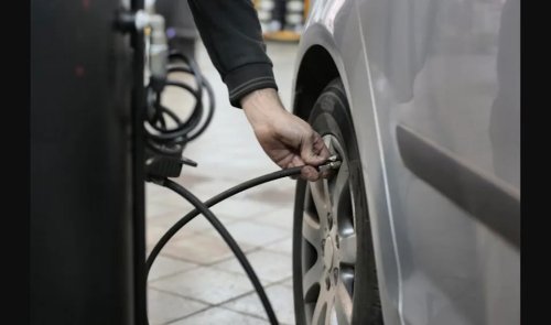 Jeep, Jeep Cherokee, Jeep Grand Cherokee, Buyer Alert: 201,976 Jeep Grand Cherokee, Wagoneer, and Grand Wagoneer SUVs Recalled Over a Tire-Pressure Warning That May Never Light Up