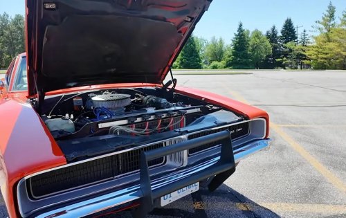 Dodge, Dodge Charger, This 1969 Dodge Charger General Lee Tribute Has the Dixie Horn, the Bow and Arrows, and the Cast's Autographs