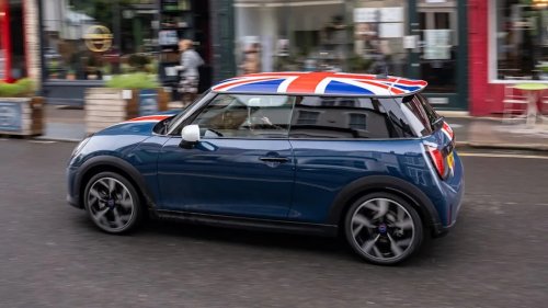 The New Mini Cooper Heritage Edition Is a Cheeky Slice of Britain