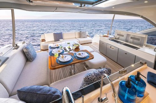 Riviera 5600 Sport Yacht Platinum Edition Reviewed