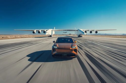 Porsche, Porsche Cayenne, Watch a Porsche Cayenne Electric Keep Pace With the World's Largest Flying Plane