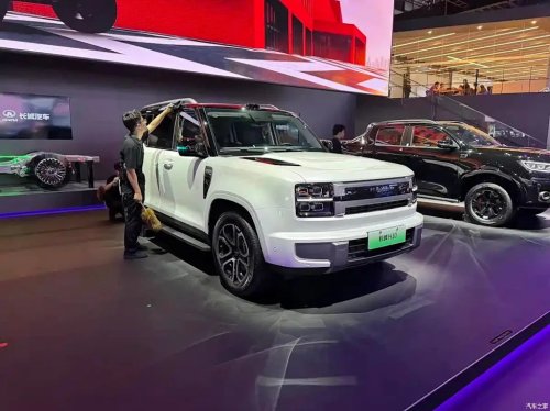 China Is Building Land Cruiser and Defender Lookalikes With Insane Specs