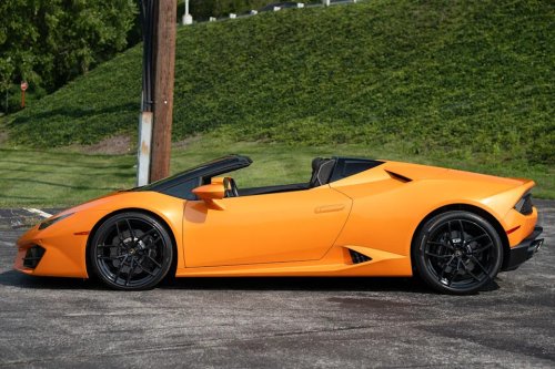 The End of the V10 Hasn’t Reached the Base Huracán Yet. This 8k-Mile LP580-2 Spyder Shows Why.