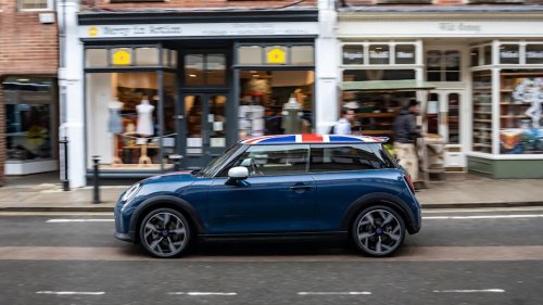 The New Mini Cooper Heritage Edition Is a Cheeky Slice of Britain