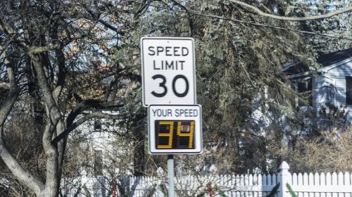 Those Electronic Speed Limit Signs Can See How Fast You're Going Without A Camera: Here's How