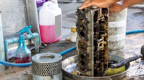 Here's How To Clean Your Engine Cylinder Heads At Home