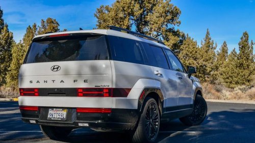 Hyundai, Hyundai Santa Fe, Hyundai Santa Fe is One of the Cheapest Three-Row Hybrid SUVs to Lease this May