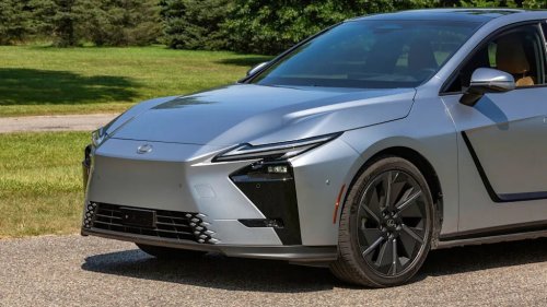 Tested: The Lexus ES500e Isn’t Built for Speed, Which Is Why We Love It