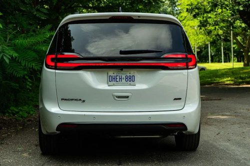 2027 Chrysler Pacifica Review: New Style, Same Tricks