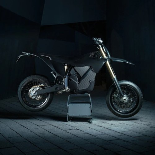 Stark Gives Its Next-Gen Supermoto a Compelling Blacked-Out Uplift