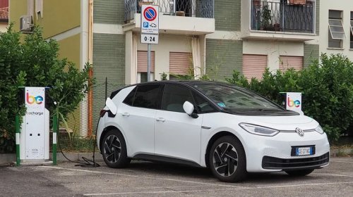 The Most Common Charging Problem With EVs (And How To Avoid It)