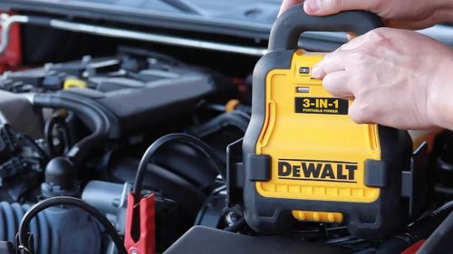 5 super-affordable DeWalt tools I always keep in my trunk