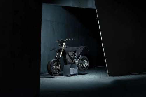 Stark Gives Its Next-Gen Supermoto a Compelling Blacked-Out Uplift