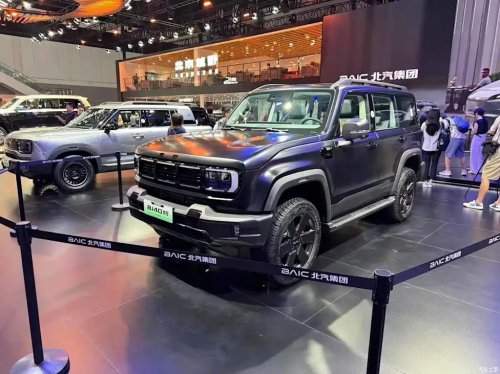 China Is Building Land Cruiser and Defender Lookalikes With Insane Specs