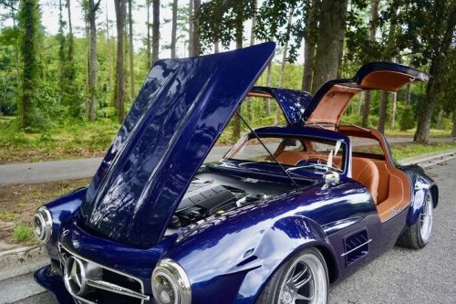 Signature Autosports' 300 SL Gullwing Is Really Just A Chrysler