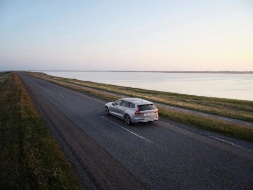 Volvo, Volvo V60, Volvo V60 Cross Country, Test-Driving The Family-Friendly 2026 Volvo V60 Cross Country