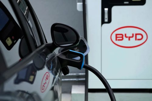 Chinese auto companies race ahead on EV technology, achieving 5-minute ultrafast charging