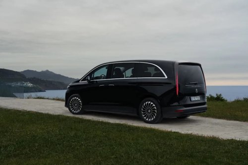 2028 Mercedes-Benz VLE-Class First Drive: Don't Call It a Minivan