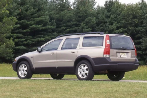 Volvo, Take a Closer Look at the 2001 Volvo V70 Cross Country (Photo Gallery)