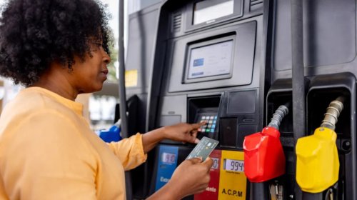 Here's How Much The Average US Household Spends On Gas Yearly (And The Amount They Use)