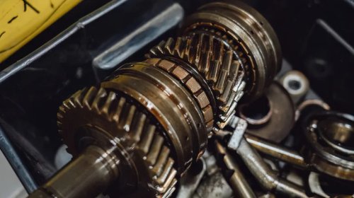 What Makes Gear Oil Smell So Different From Motor Oil?