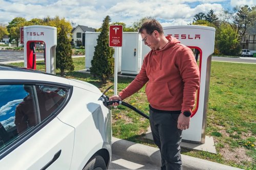 EV, Hybrid, or Gas Car: What’s Best for a Road Trip?