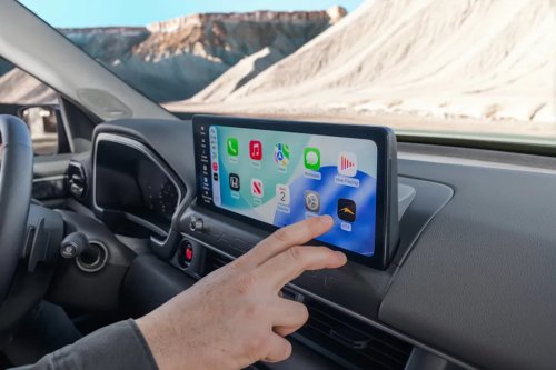 GM, GM Brings Back CarPlay, But EV Buyers Still Miss Out