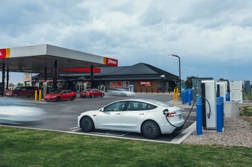EV, Hybrid, or Gas Car: What’s Best for a Road Trip?