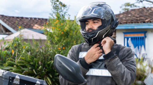 What Is The 2-2-2 Rule For Motorcycle Helmets?