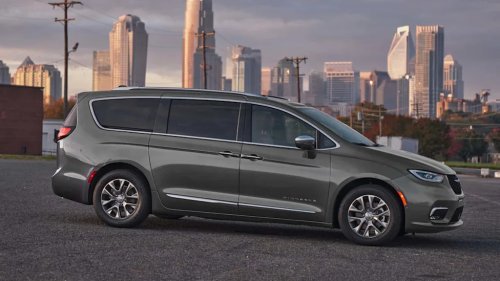 Chrysler Recalls America’s Only Plug-In Hybrid Minivan, Tells Owners To Park Outside