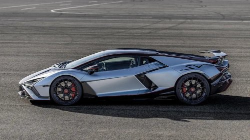 Lamborghini Says It Has No Current Plans for a Manual Transmission