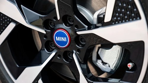 The New Mini Cooper Heritage Edition Is a Cheeky Slice of Britain