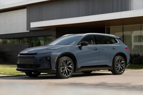 Toyota, Toyota Crown, Toyota Is Refreshing The Crown, While The Signia Steals the Show