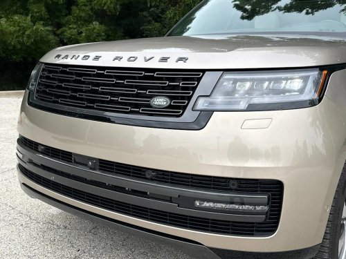 I Drove the Range Rover SE. It's a Like a Mountain Goat Dressed in Loro Piana