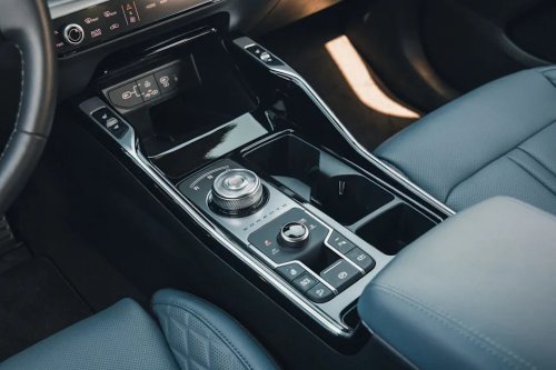 View Interior Photos of the 2025 Kia Sorento Hybrid