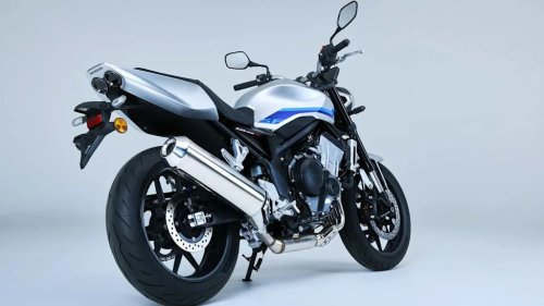 Will Honda's New CB400 Super Four E-Clutch Win Over Modern Riders?