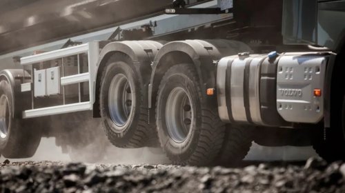 Why Do Some Semi-Trucks Have An Axle Lifted Off The Ground?