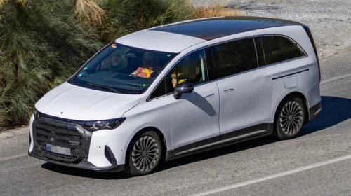Mercedes-Benz, Plug-In-Hybrid Mercedes-Benz VLE Spied Looking Just As Good As The EV