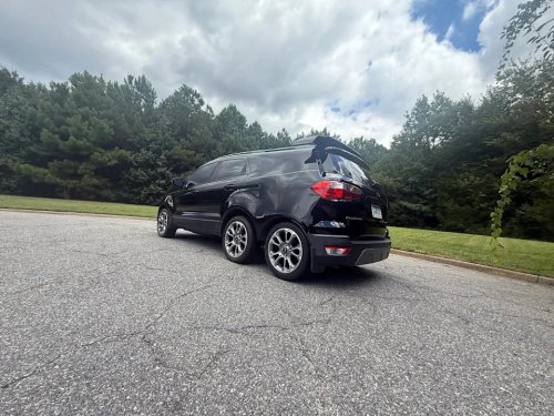 Ford, Ford EcoSport, This Six-Wheeled Ford EcoSport Looks Photoshopped, but It’s Real—and Up for Auction