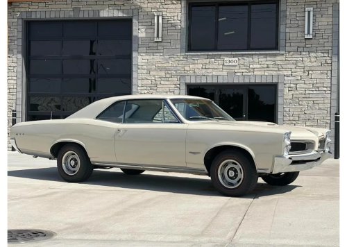 This 26-Year-Owned Tri-Power 1966 Pontiac GTO Hardtop Is Chasing No-Reserve Bids on Hagerty Marketplace