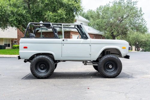 Ford, Ford Bronco, 1976 Ford Bronco 302 For Sale With 1,300 Miles on the Build