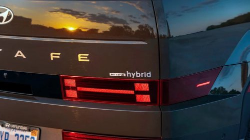 Hyundai, Hyundai Santa Fe, Hyundai Santa Fe Hybrid vs. Gas: Is It Possible to Save Money by Spending More?