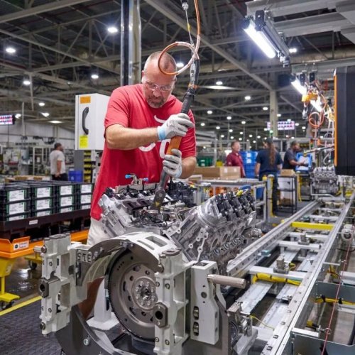 GM, GM Shares Specs on 8.3-Liter Duramax Diesel, New HD Pickups