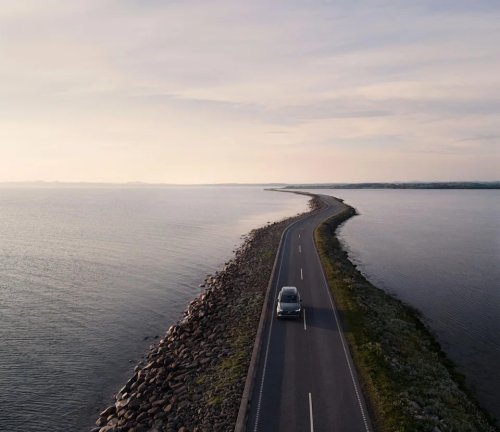 View Photos of the 2028 Volvo XC90 Hybrid