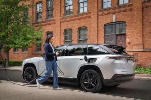 Stellantis Delays Range-Extended Jeep and Ram Models