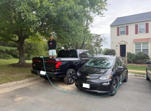 Ford, Chicago EV driver reaches Washington nearly empty, then borrows charge from a Ford Lightning