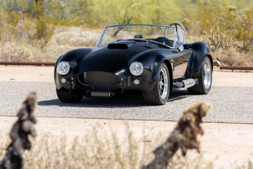 Roush-Powered Superformance MkIII Cobra Replica Draws Attention at Auction