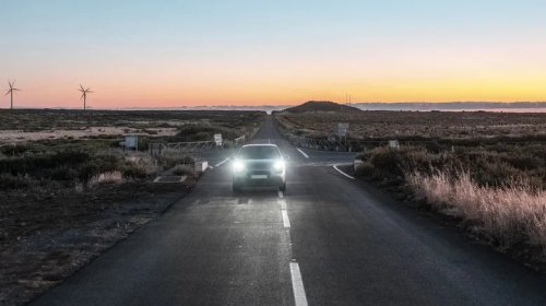 Here's How To Use Your Car's High Beams The Right Way